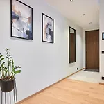 Brand New - Self Check-in - Free Parking - Near Hilton Apartman
