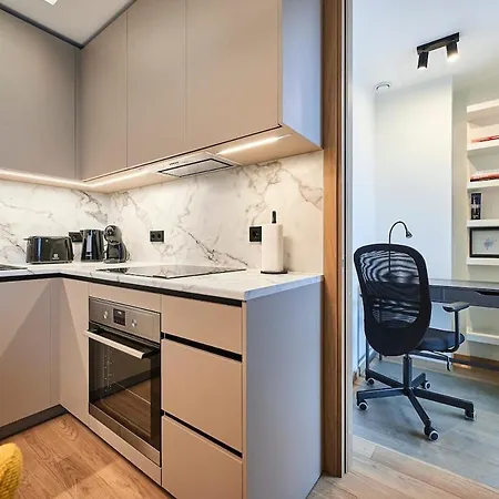 Brand New - Self Check-in - Free Parking - Near Hilton Tallin