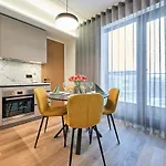 Brand New - Self Check-in - Free Parking - Near Hilton דירה